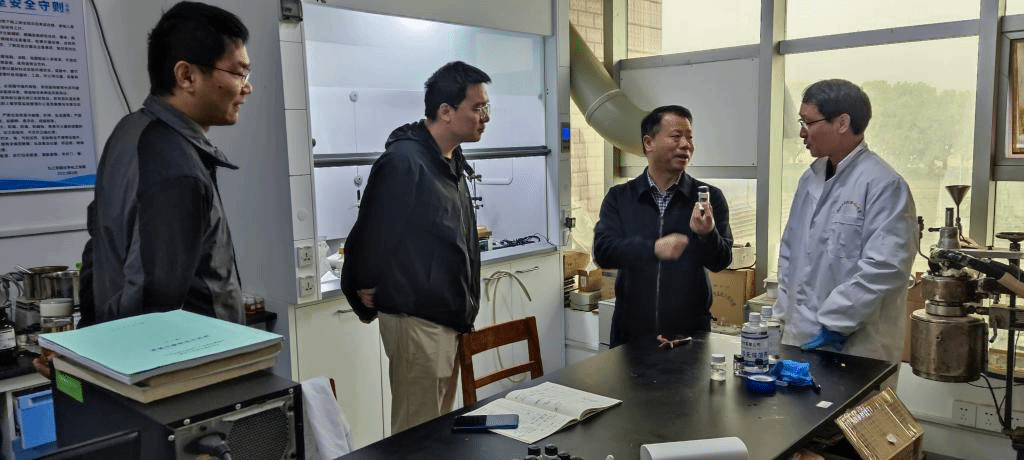 3-聂宗秀教授指导王建国教授团队科研工作